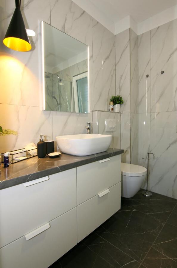 Apartments Tona Zaboric Luaran gambar