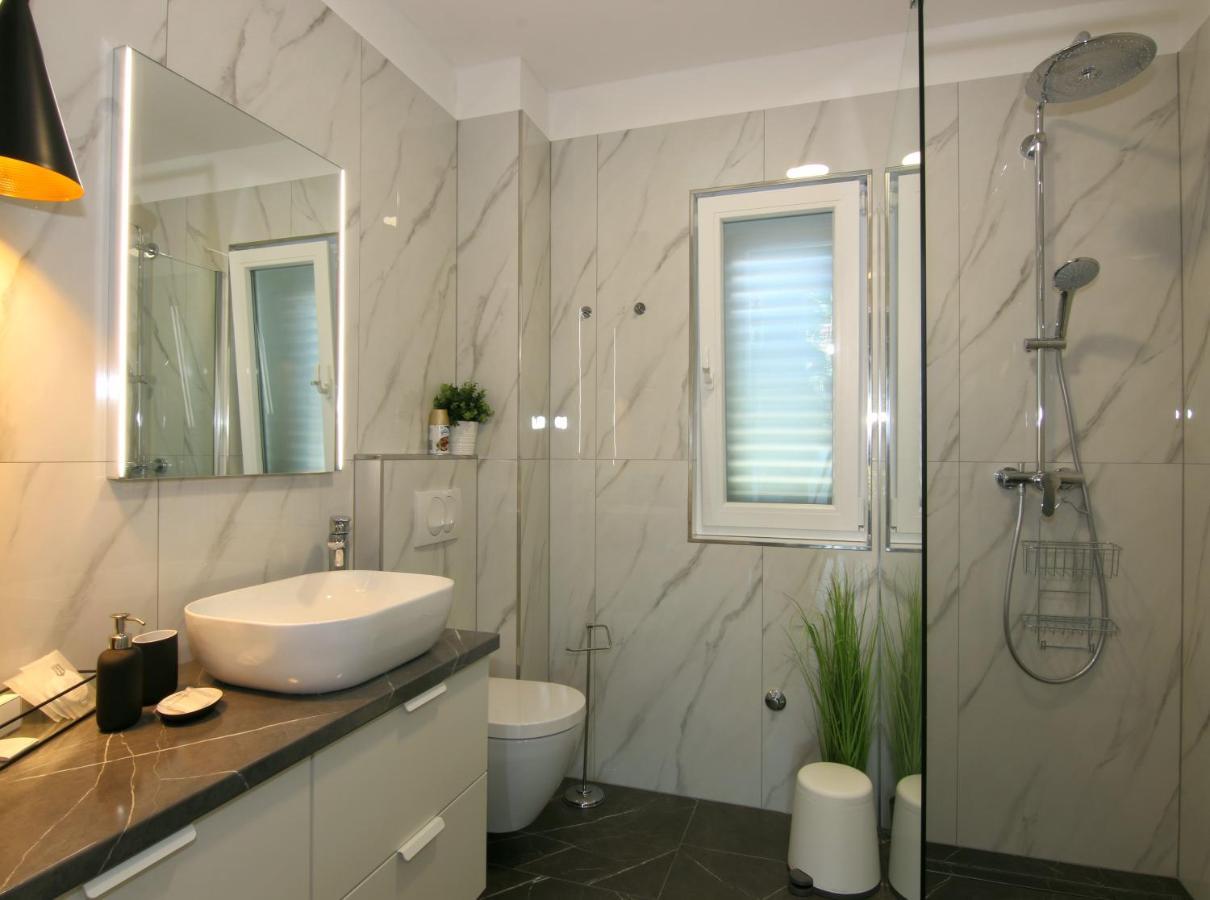 Apartments Tona Zaboric Luaran gambar