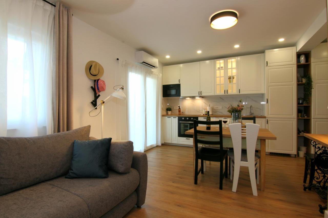Apartments Tona Zaboric Luaran gambar