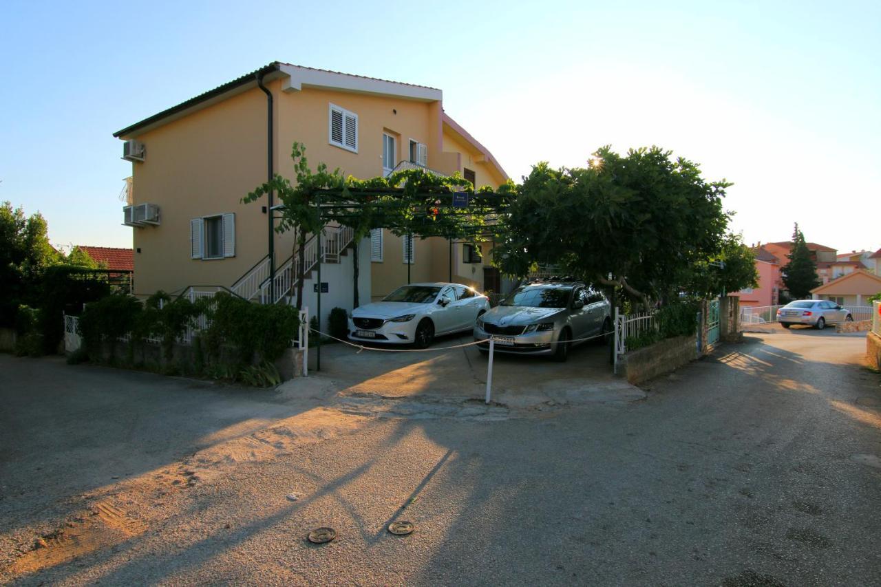 Apartments Tona Zaboric Luaran gambar