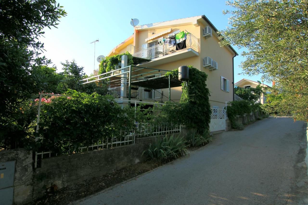 Apartments Tona Zaboric Luaran gambar