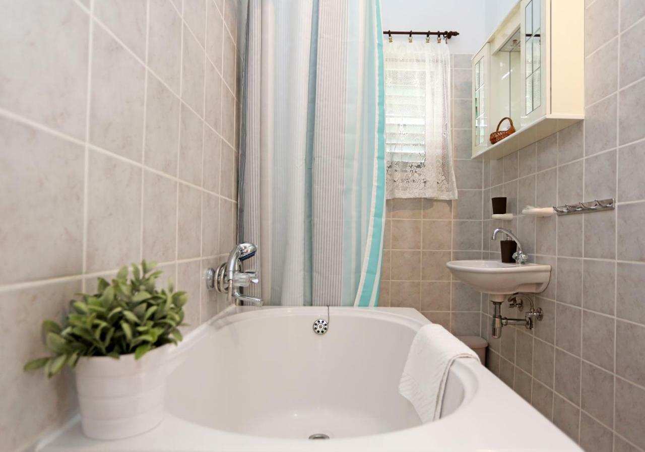 Apartments Tona Zaboric Luaran gambar