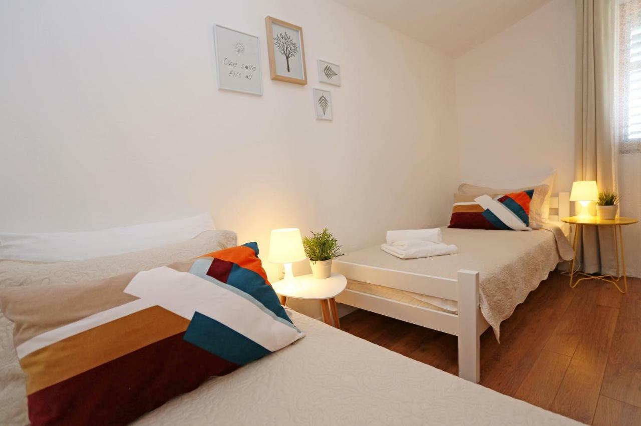 Apartments Tona Zaboric Luaran gambar