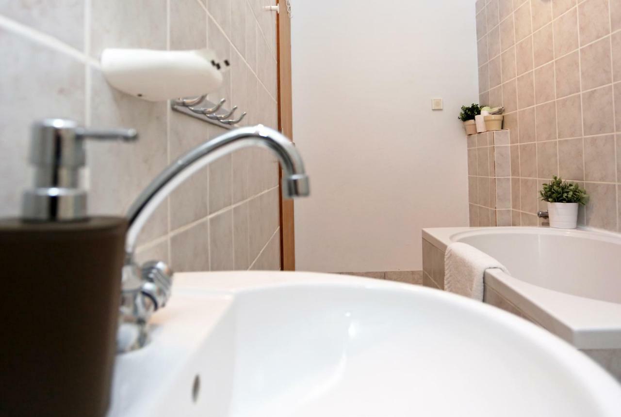 Apartments Tona Zaboric Luaran gambar