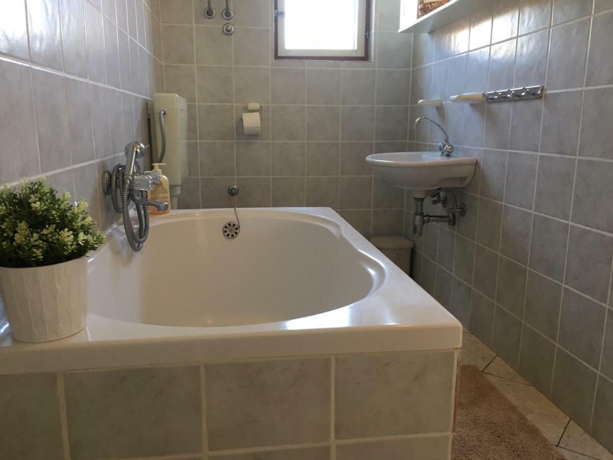 Apartments Tona Zaboric Luaran gambar